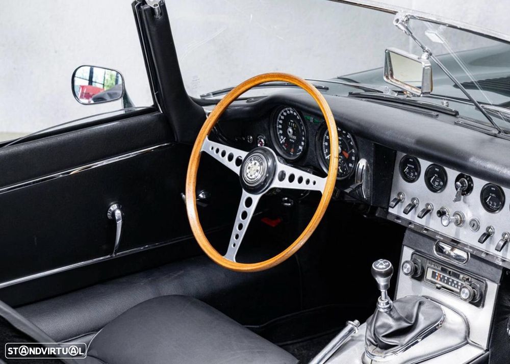 Jaguar E-Type - 18