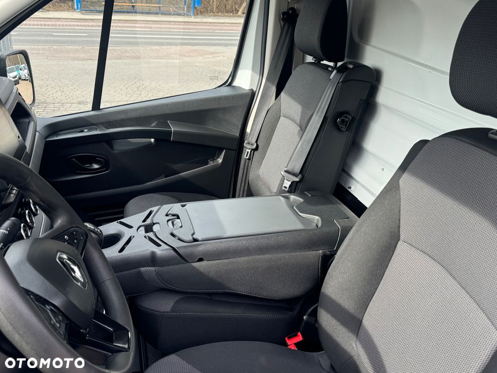 Renault Trafic - 32