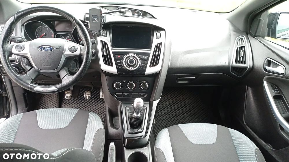 Ford Focus ST - 11