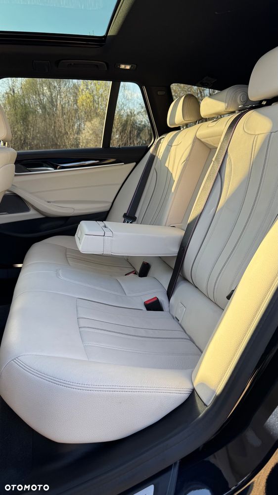 BMW Seria 5 540d xDrive Touring M Sport Edition - 10