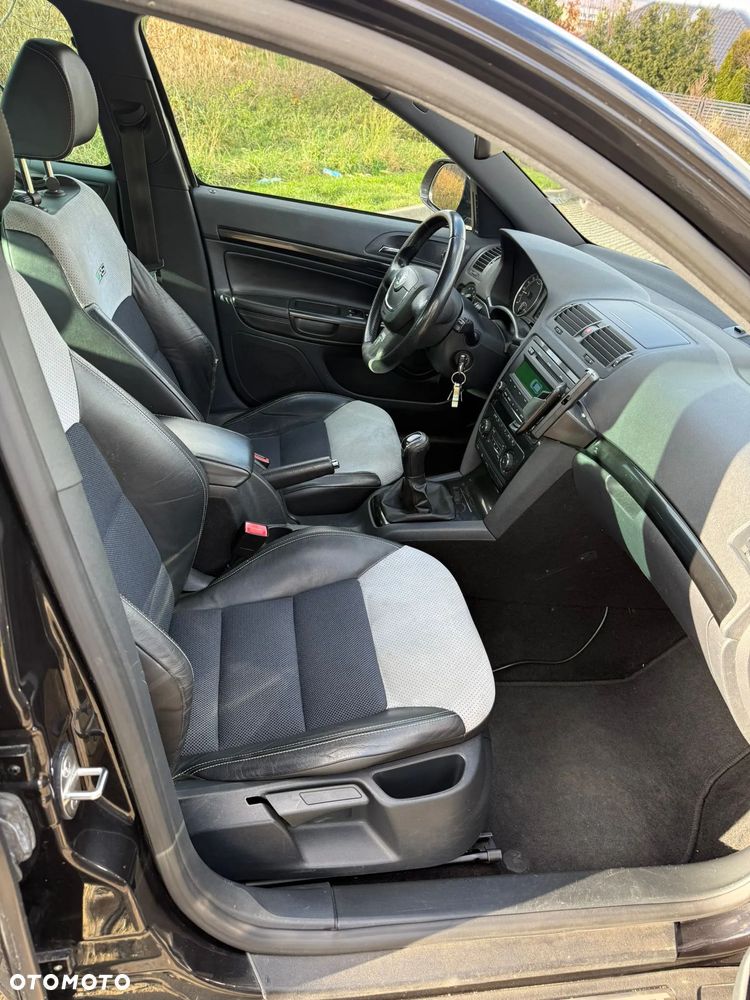 Skoda Octavia 2.0 TDI CR DPF RS - 11