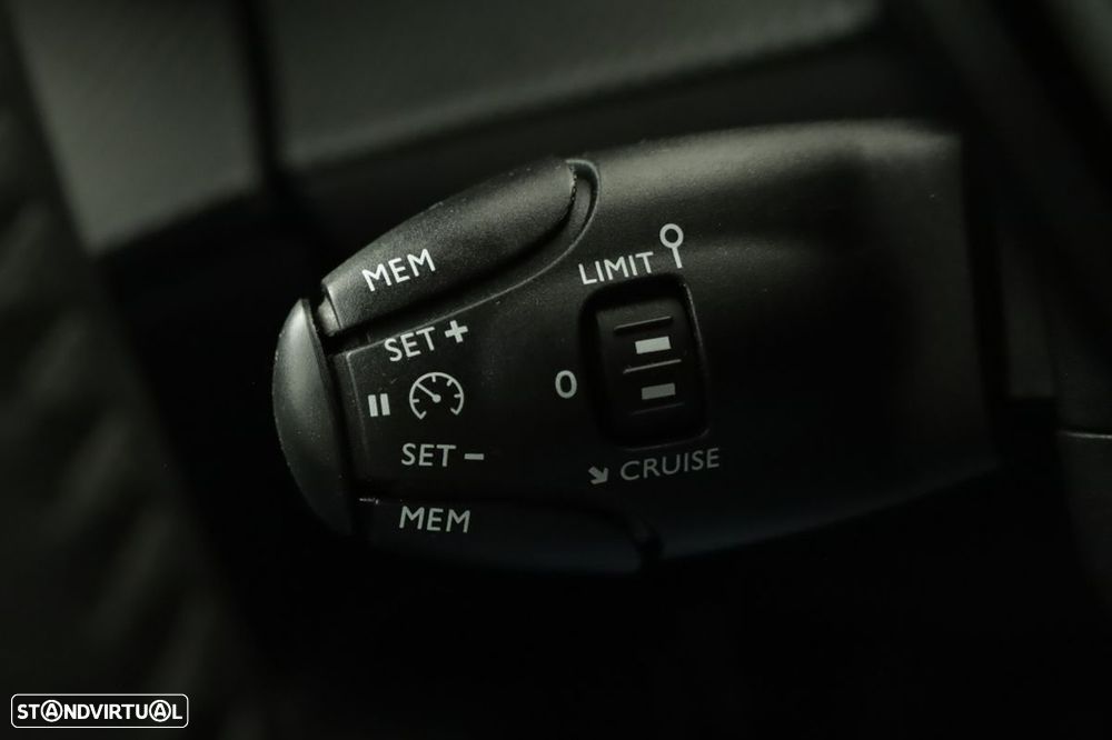 Peugeot 2008 1.2 PureTech Active Pack - 17