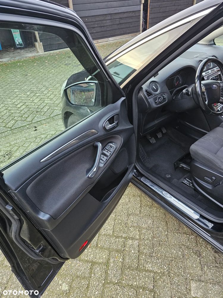 Ford S-Max - 16