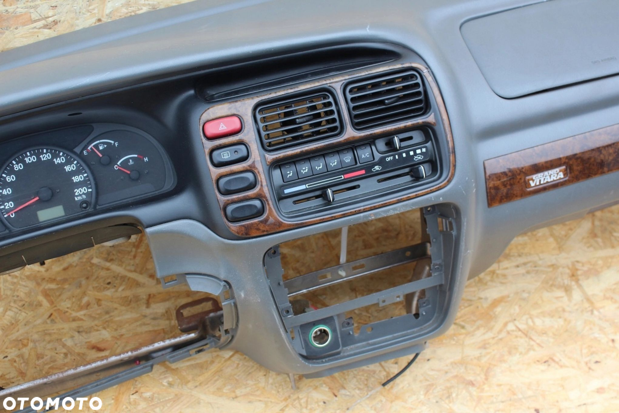 Deska rozdzielcza SUZUKI GRAND VITARA I kompletna - 5