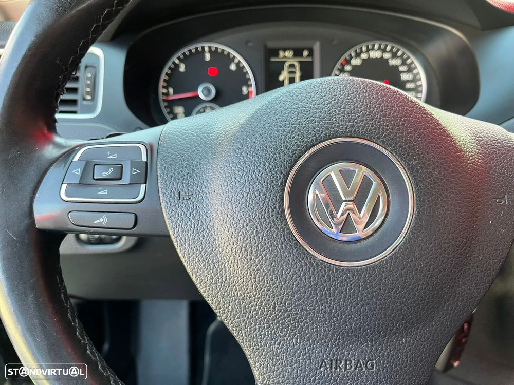 VW Jetta 1.6 TDi Highline DSG - 18