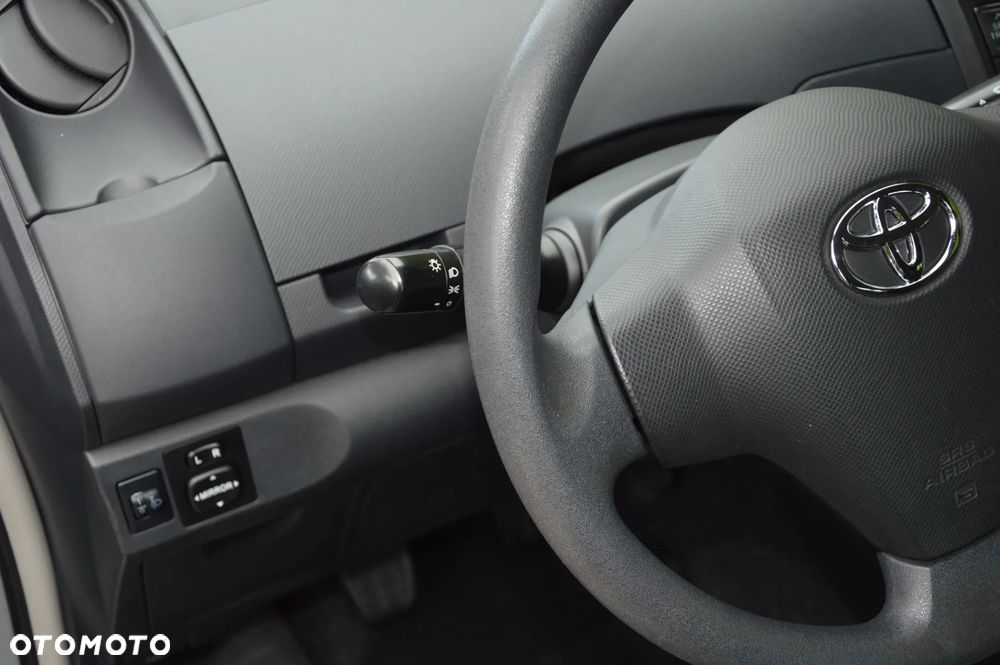 Toyota Yaris - 25