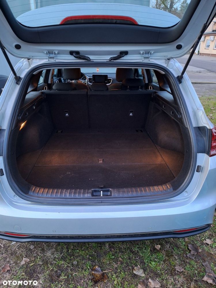 Kia Ceed 1.6 CRDi SCR M - 17