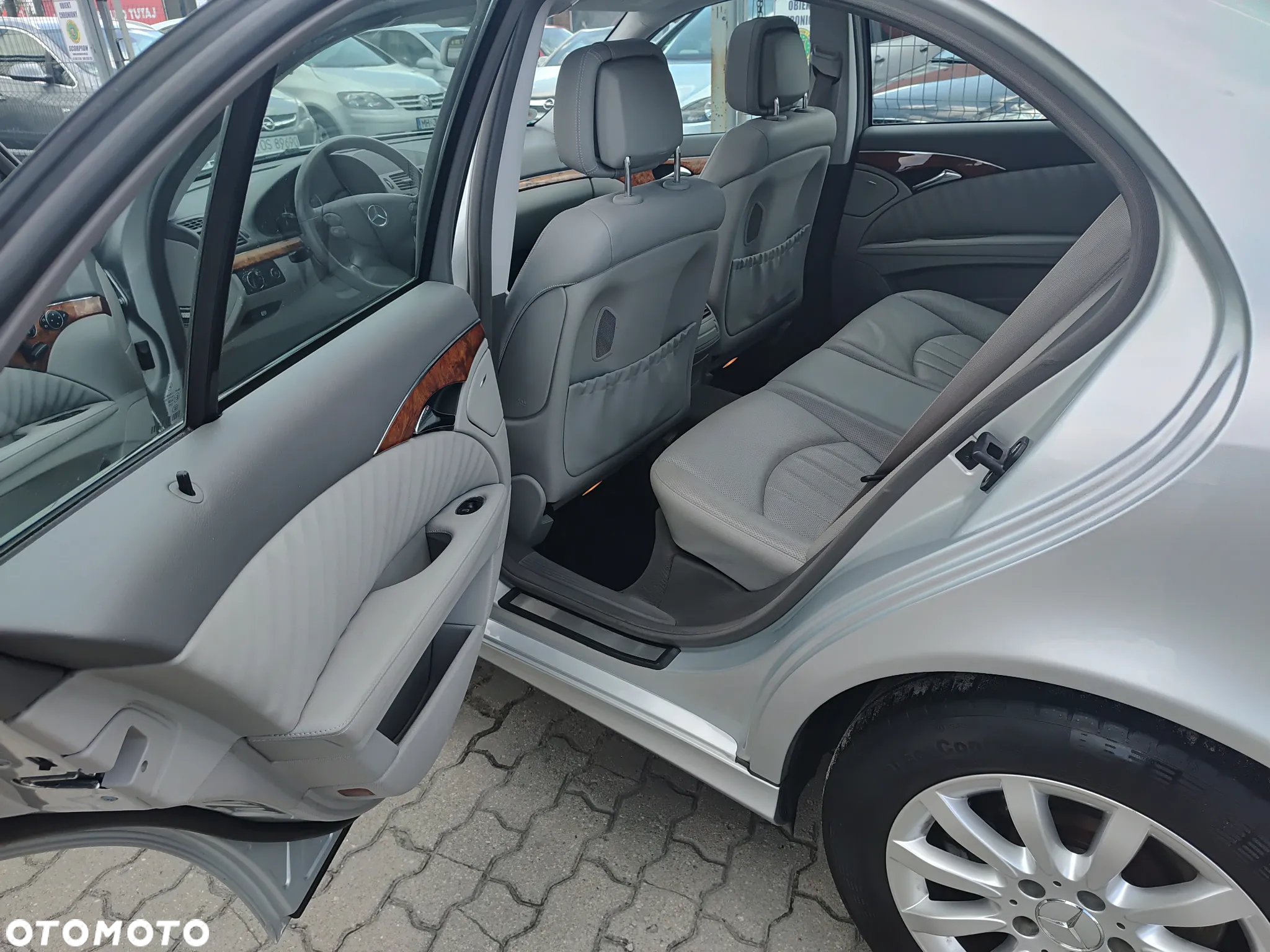 Mercedes-Benz Klasa E 300 Elegance - 13
