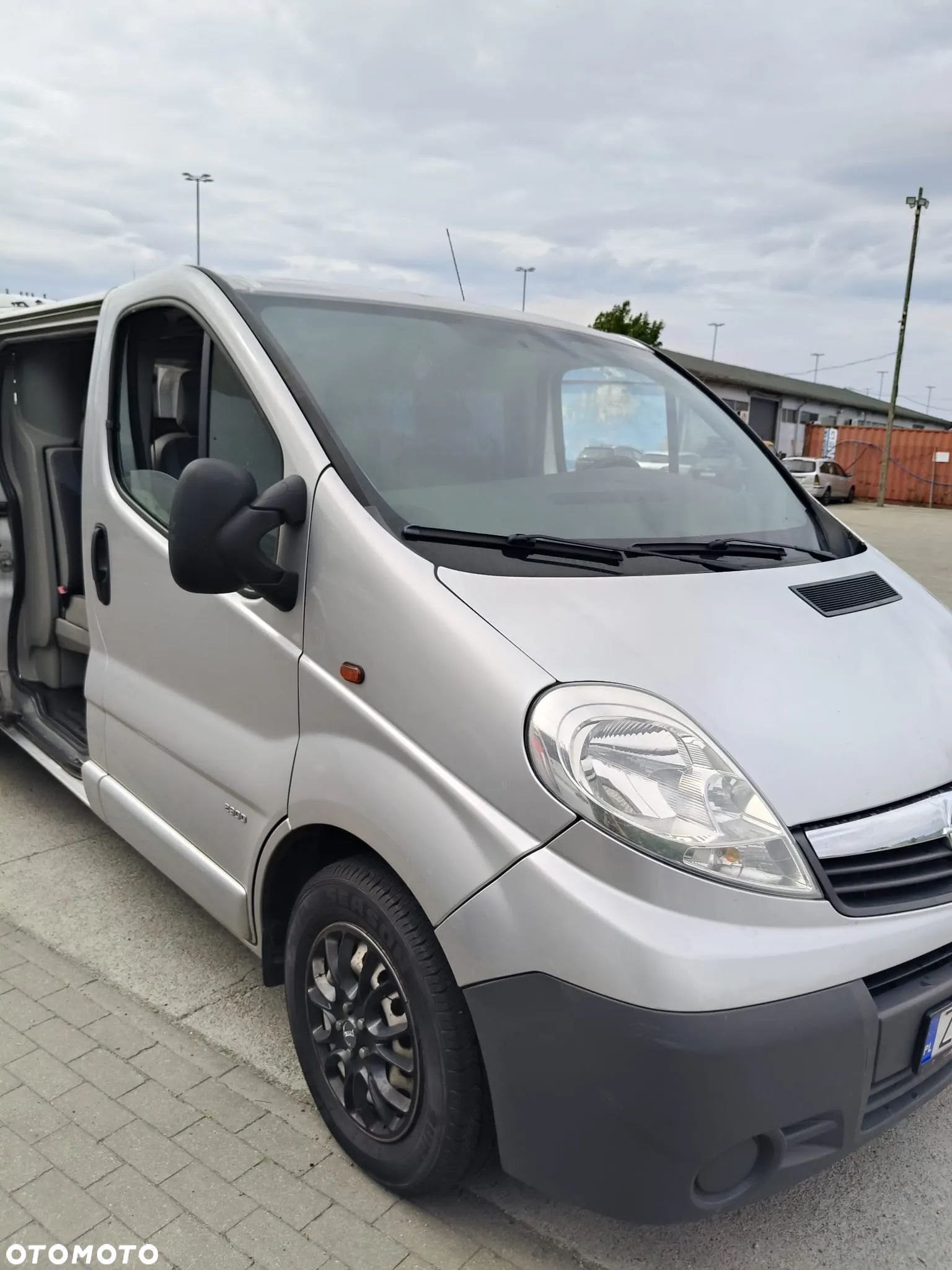 Opel Vivaro - 1