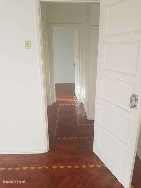 T1 vendo particular Campo de Ourique - Grande imagem: 3/10