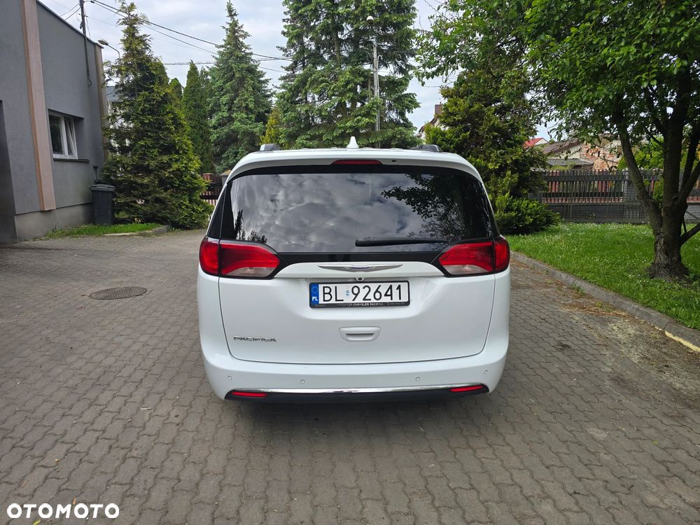 Chrysler Pacifica - 36