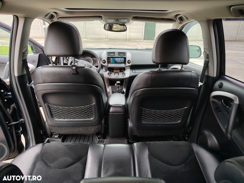 Toyota RAV4 2.2 D-4D 4x4 - 30