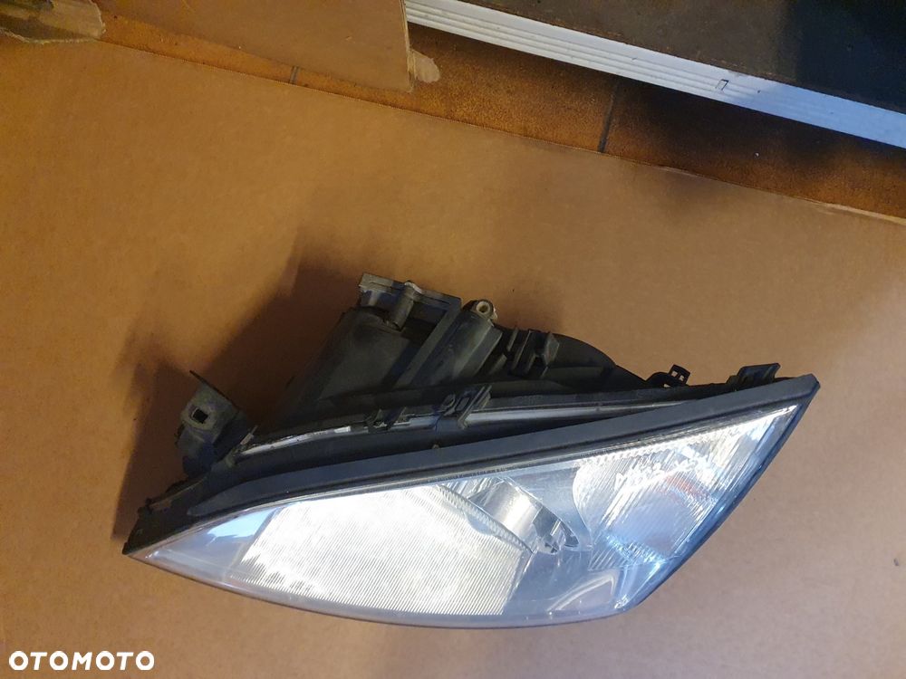 REFLEKTOR L/P FORD FIESTA MK6 VI - 10