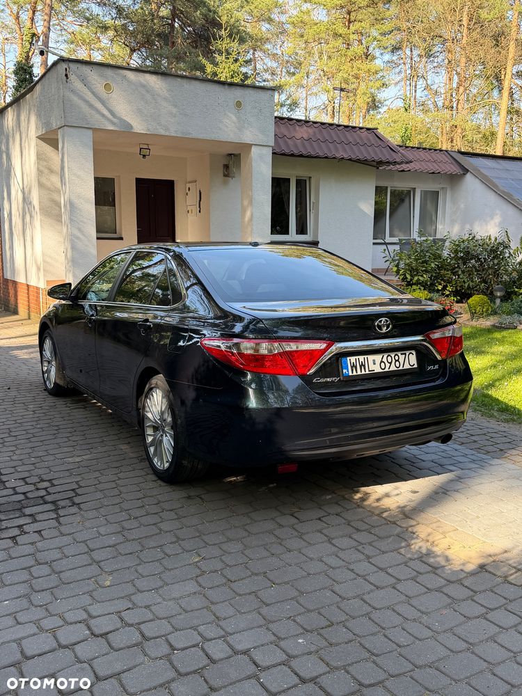 Toyota Camry 2.5 XLE - 6
