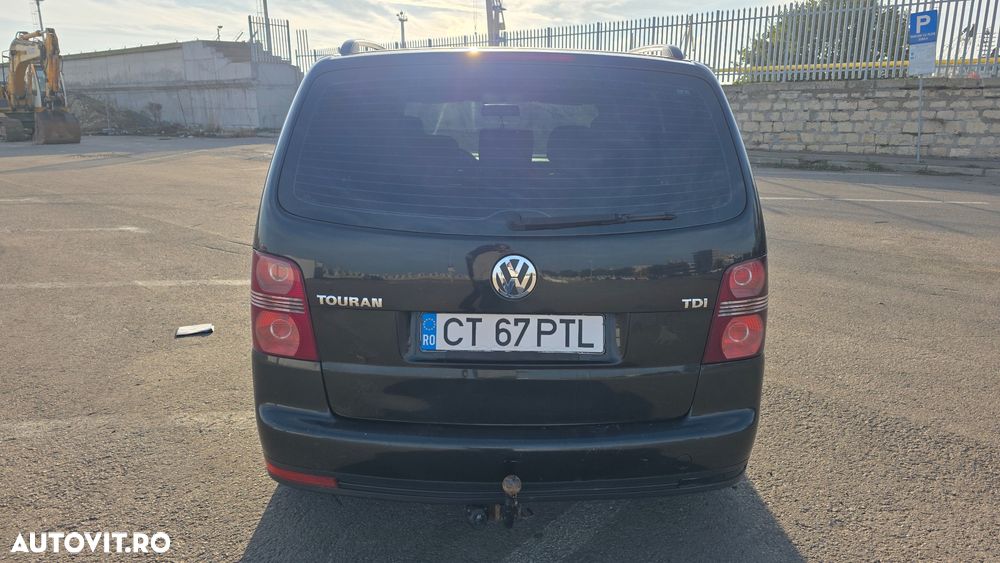 Volkswagen Touran - 16