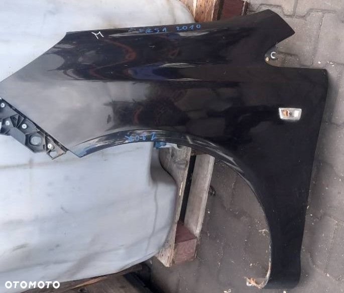 Opel Corsa D Błotnik przód przedni prawy  Z20R - 6