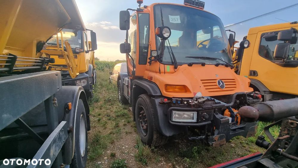 Mercedes-Benz Unimog U400 - 3