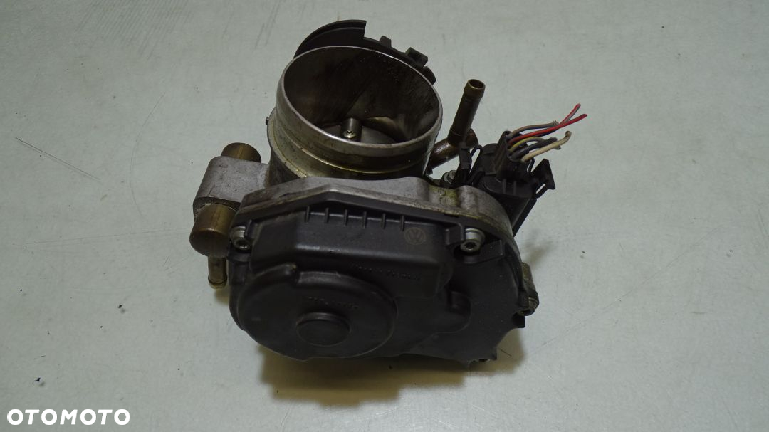 PRZEPUSTNICA VOLKSWAGEN GOLF III 1.9TD 037133064D - 2
