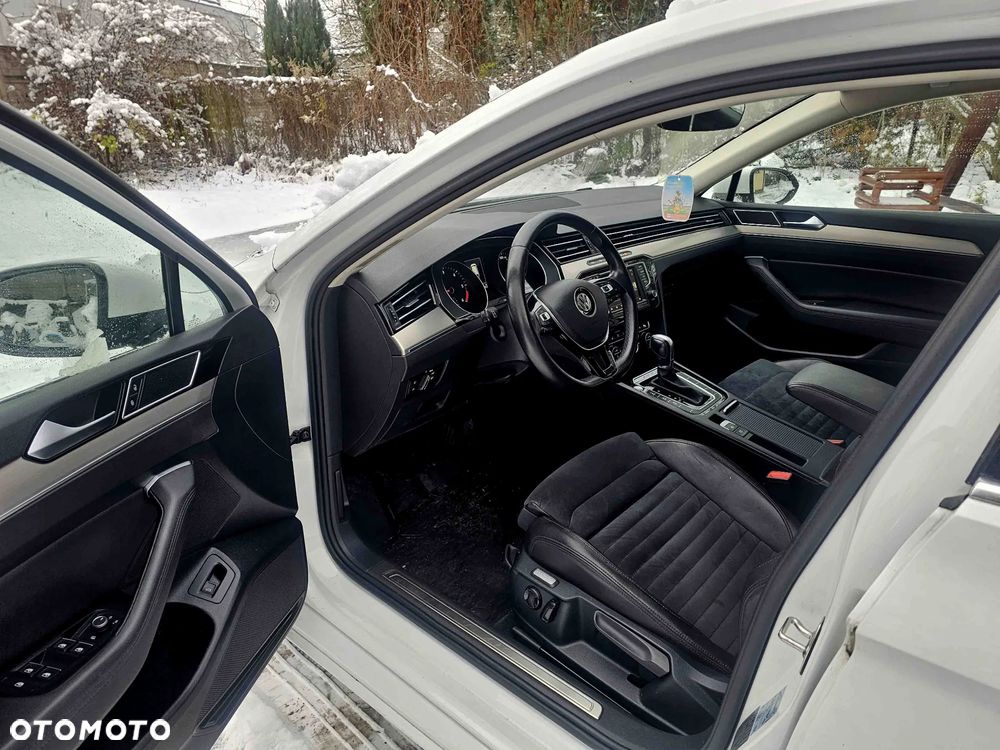 Volkswagen Passat Variant 2.0 TDI SCR 4Motion DSG Highline - 15