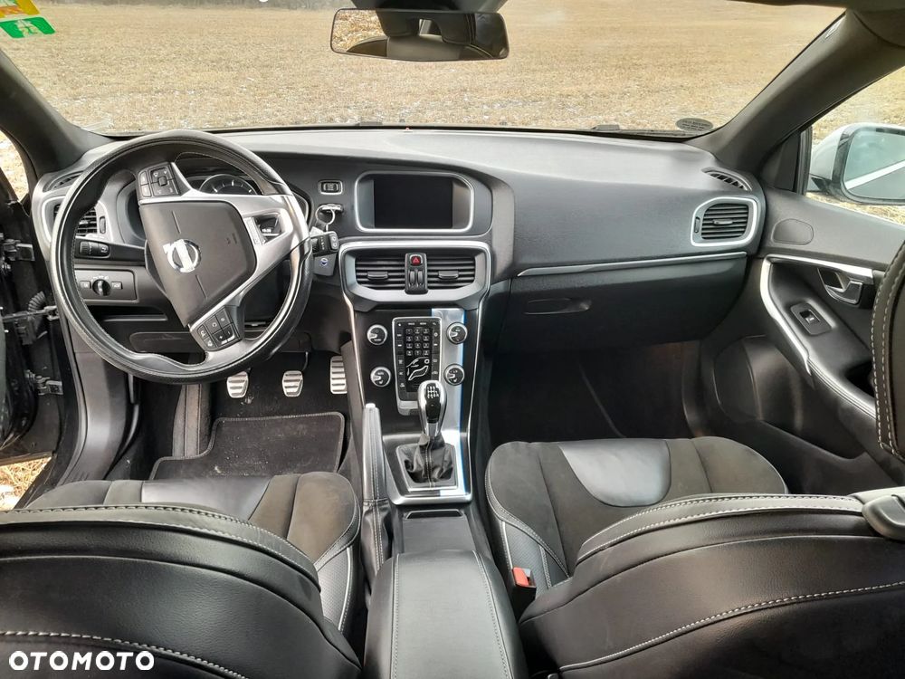 Volvo V40 D3 R Design - 8