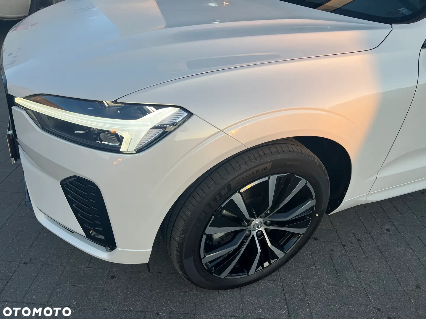 Volvo XC 60 B4 B Plus Dark - 3