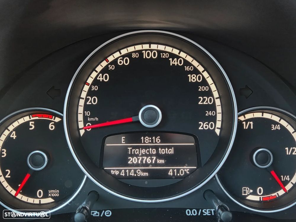 VW New Beetle 1.6 TDI DPF Blue Motion Technologie Exclusive Design - 11