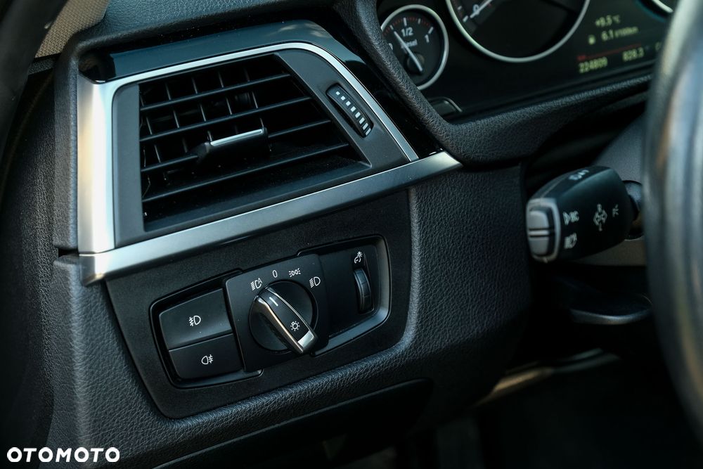 BMW Seria 3 318d Sport Line Shadow - 27