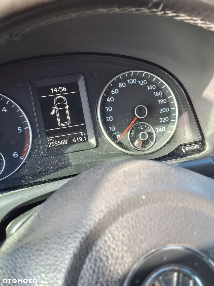 Volkswagen Touran - 10