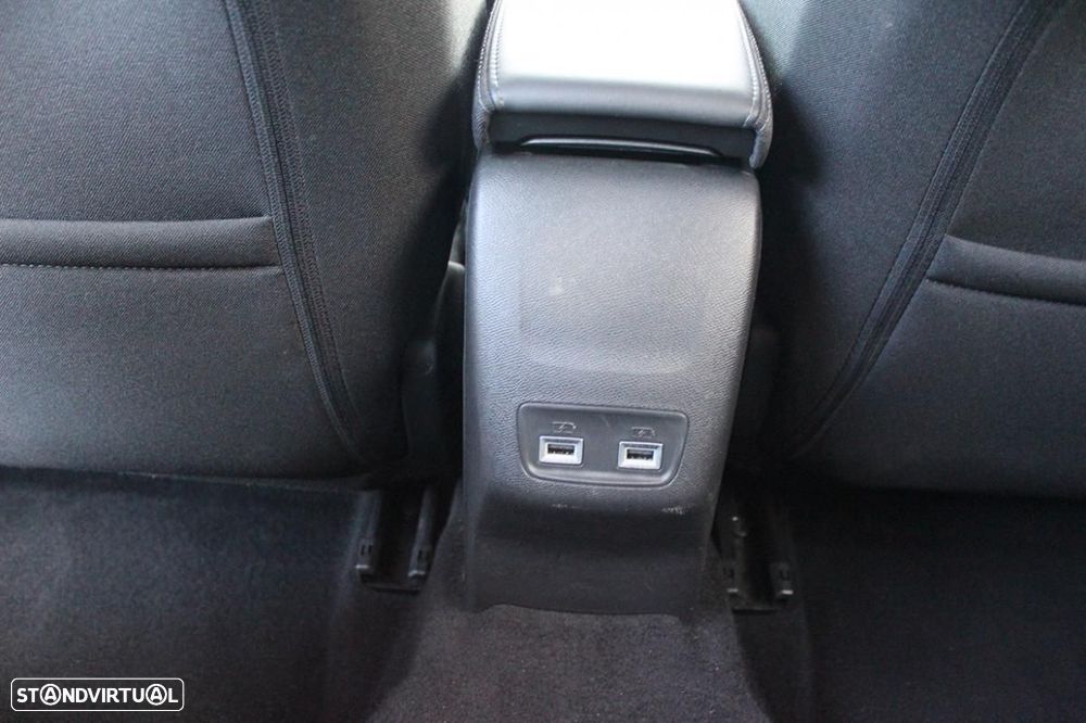 Peugeot e-2008 Allure - 37