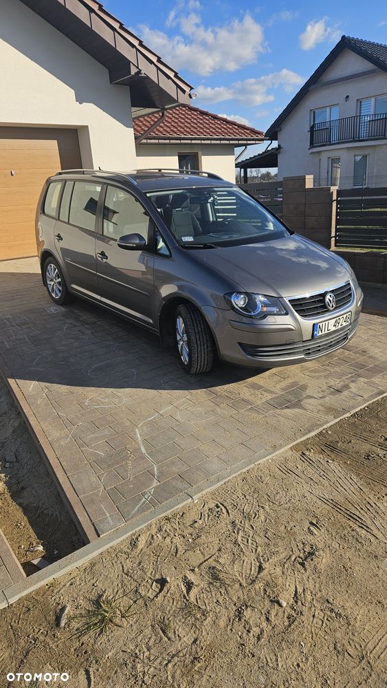 Volkswagen Touran - 1