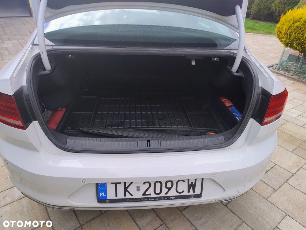Volkswagen Passat 2.0 TDI SCR Comfortline - 15