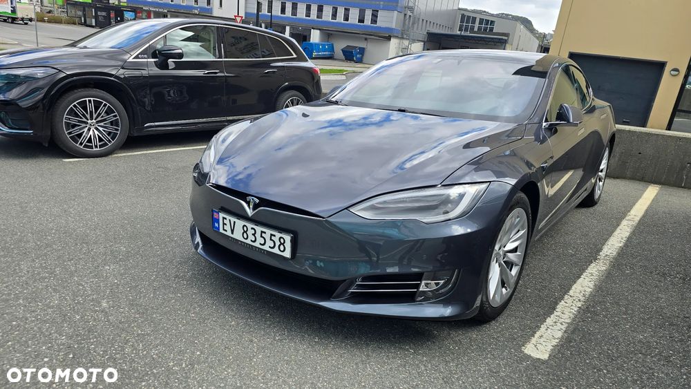 Tesla Model S - 1