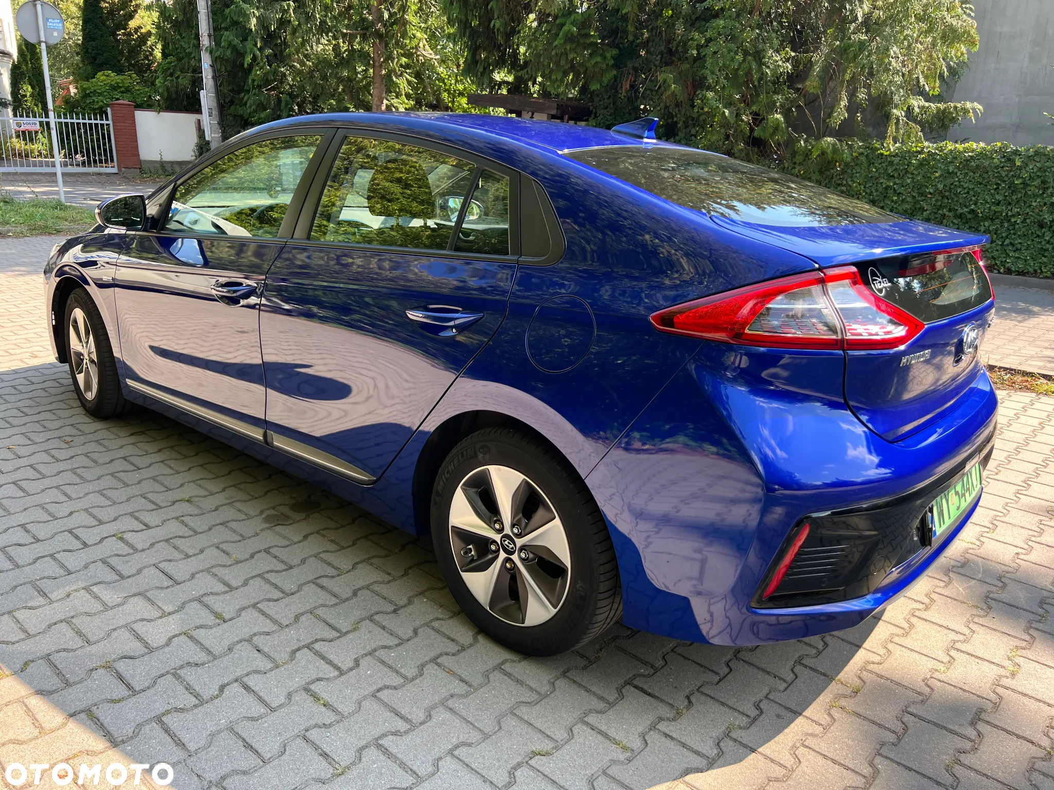 Hyundai IONIQ - 3