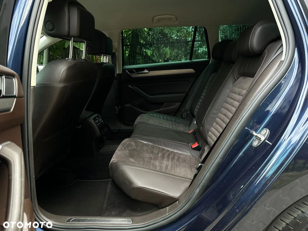 Volkswagen Passat 2.0 TDI SCR Highline - 30
