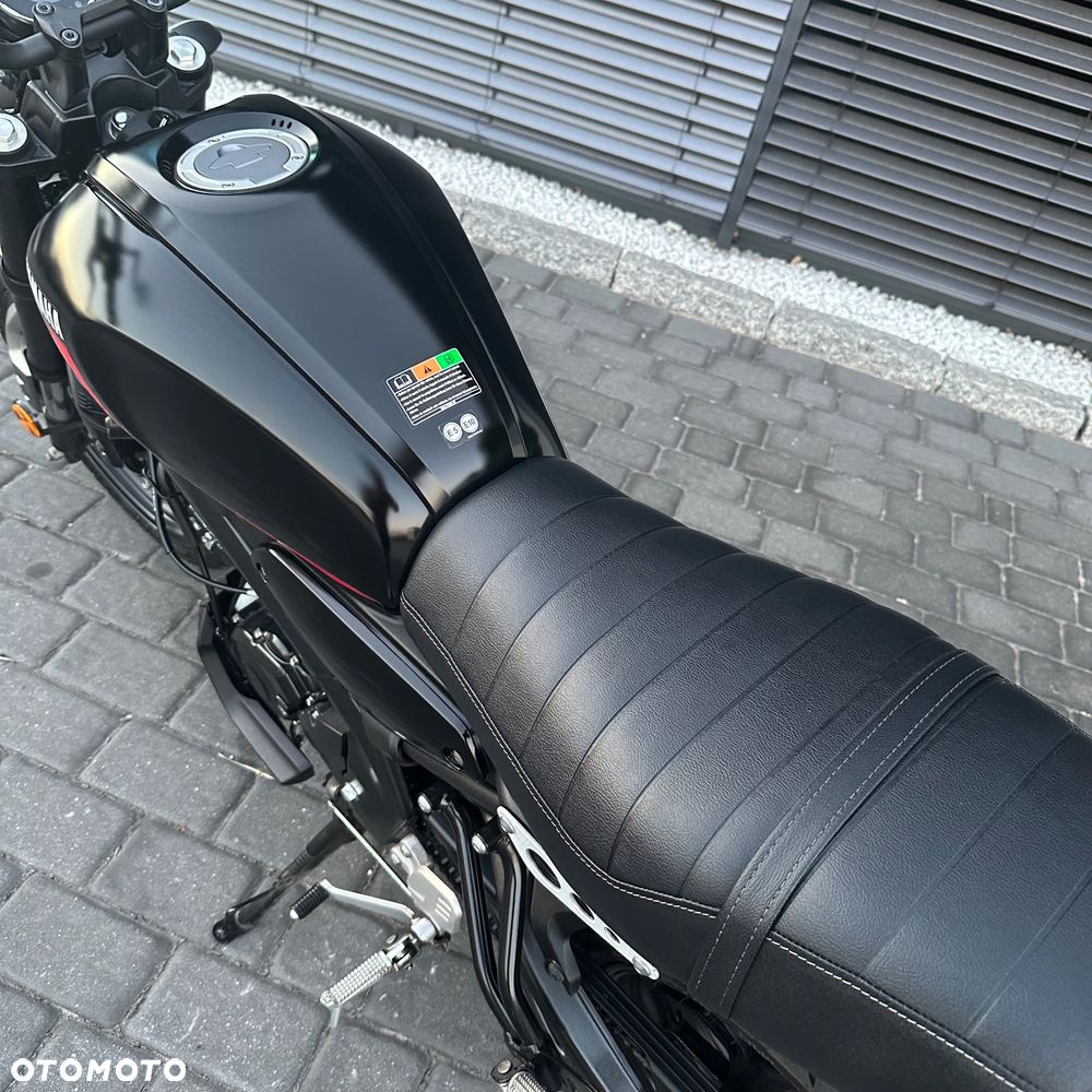 Yamaha XSR - 12