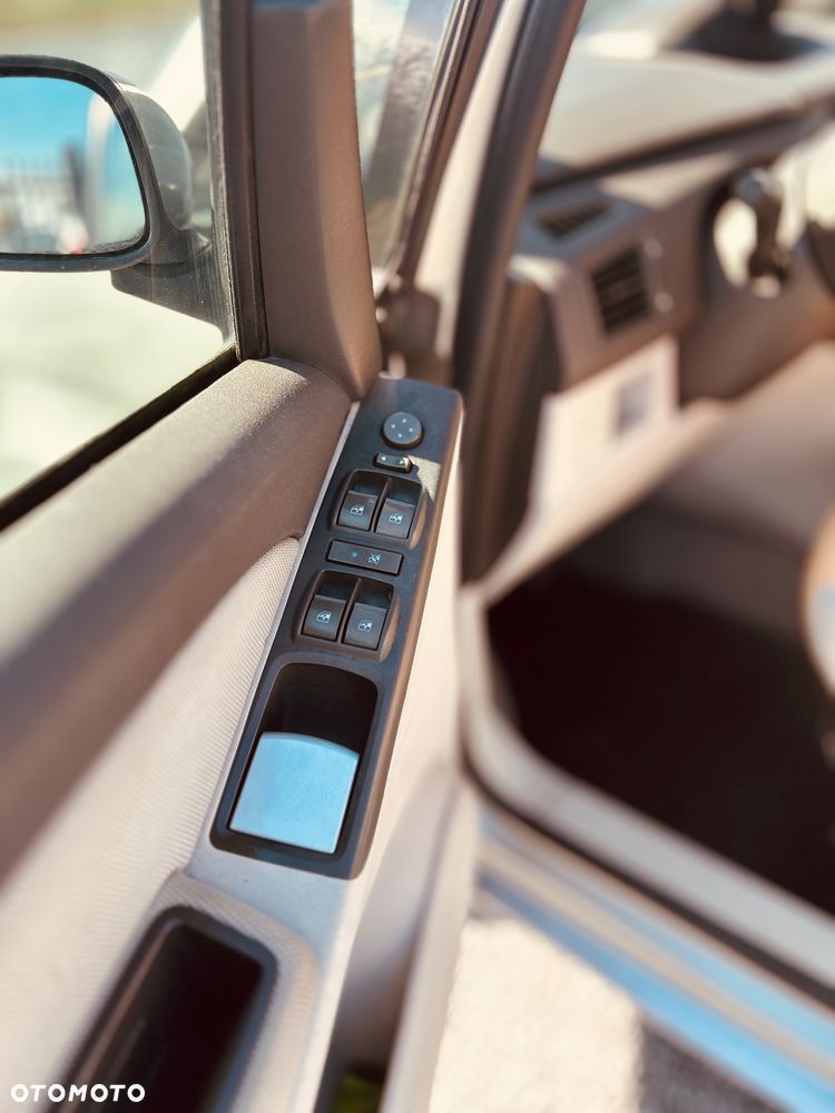 Fiat Idea 1.4 16V Dynamic - 11