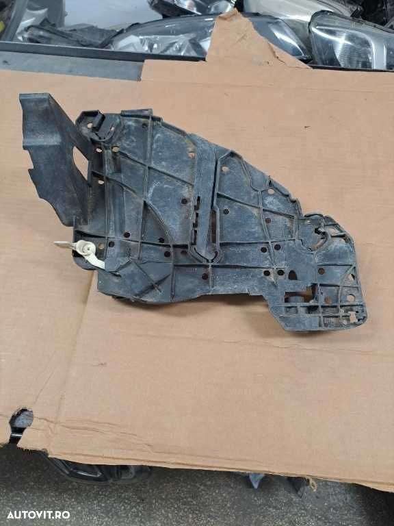 Suport far dreapta VW Touareg 7L an 2007-2012 - 1