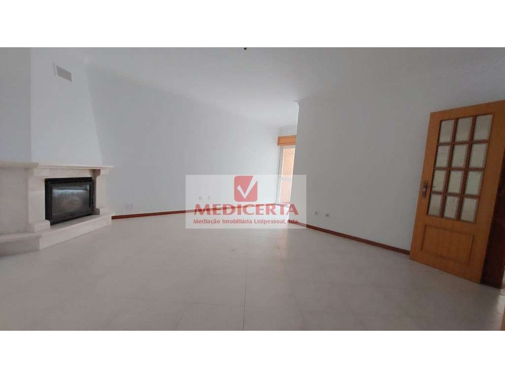 T2 com suite e Parqueamento - Rinchoa - Grande imagem: 2/16