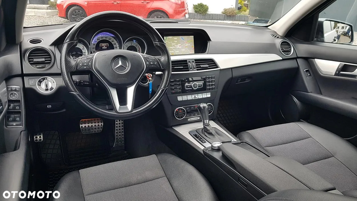 Mercedes-Benz Klasa C 220 T CDI DPF Automatik BlueEFFICIENCY Avantgarde - 17