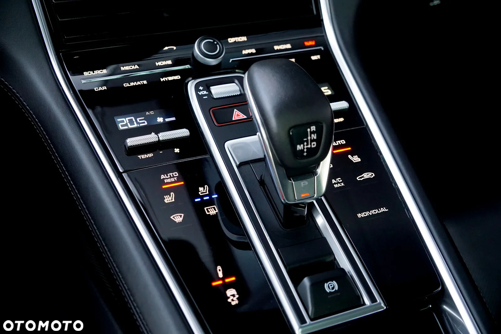 Porsche Panamera 4 E-Hybrid 10 Years Edition - 38