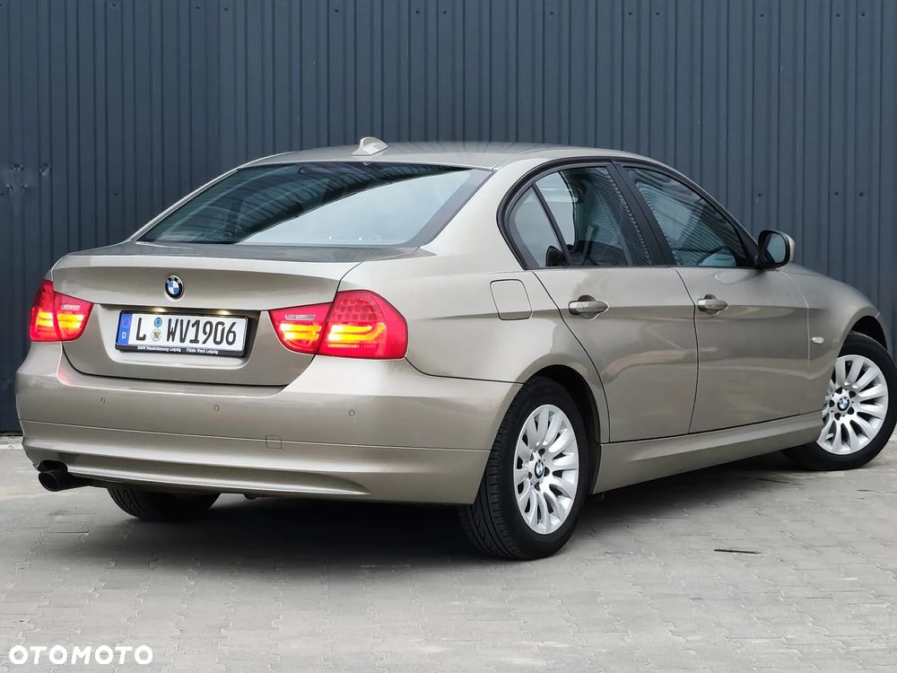 BMW Seria 3 318i Edition Exclusive - 17