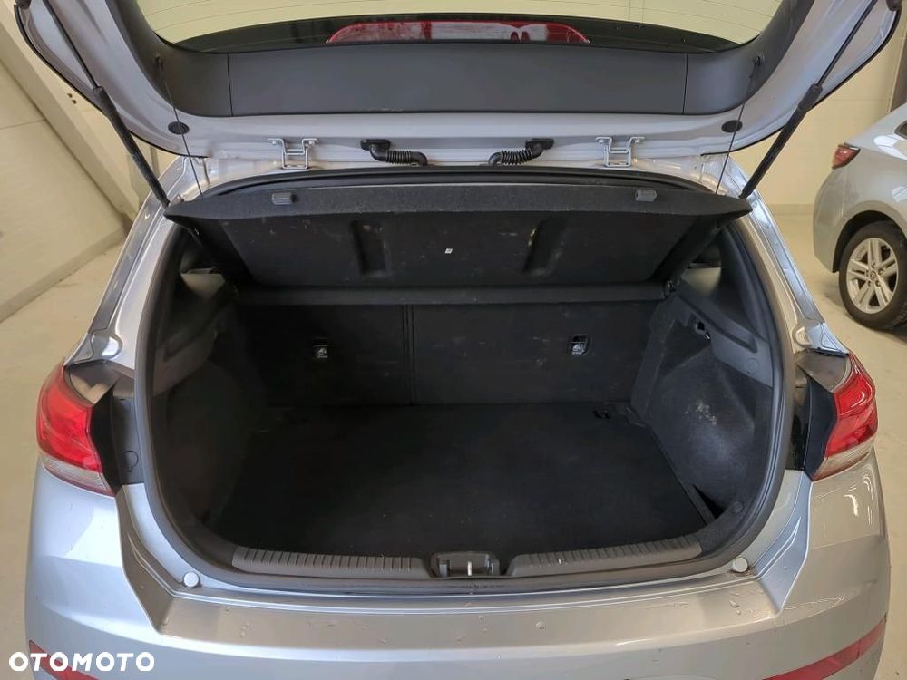 Hyundai i30 1.5 DPI Classic + - 8