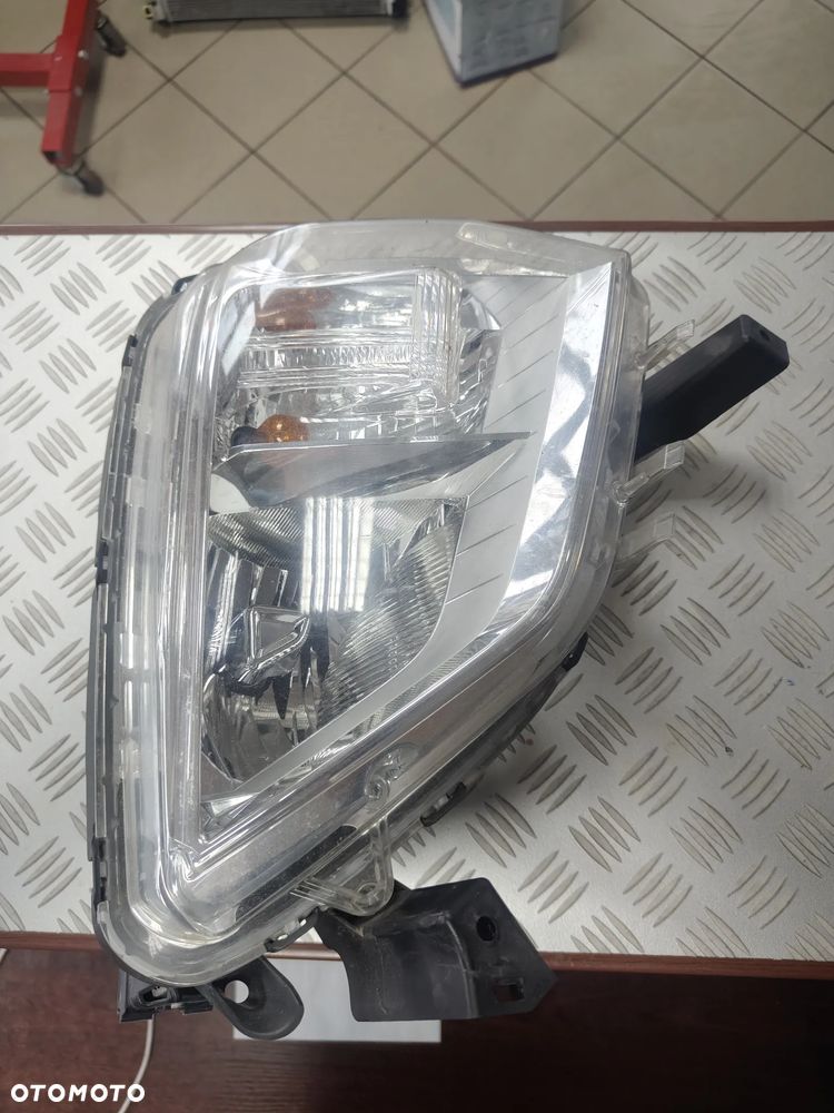 Mitsubishi Eclipse Cross halogen prawy