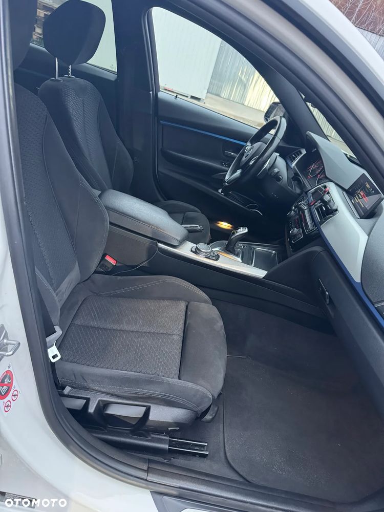 BMW Seria 3 330i xDrive M Sport - 12