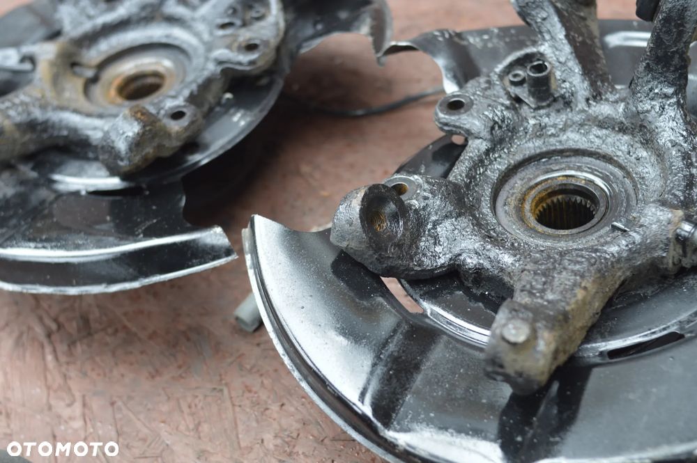 BMW E81 / E82 / E87 / E90 / E91 / E92 ORYGINALNA ZWROTNICA TYŁ LEWA / PRAWA / PIASTA TYŁ O NR.  33 32 6 774 807 / 33 32 6 757 735 / 33 32 6 774 808 OEM W DOBRYM STANIE - 19