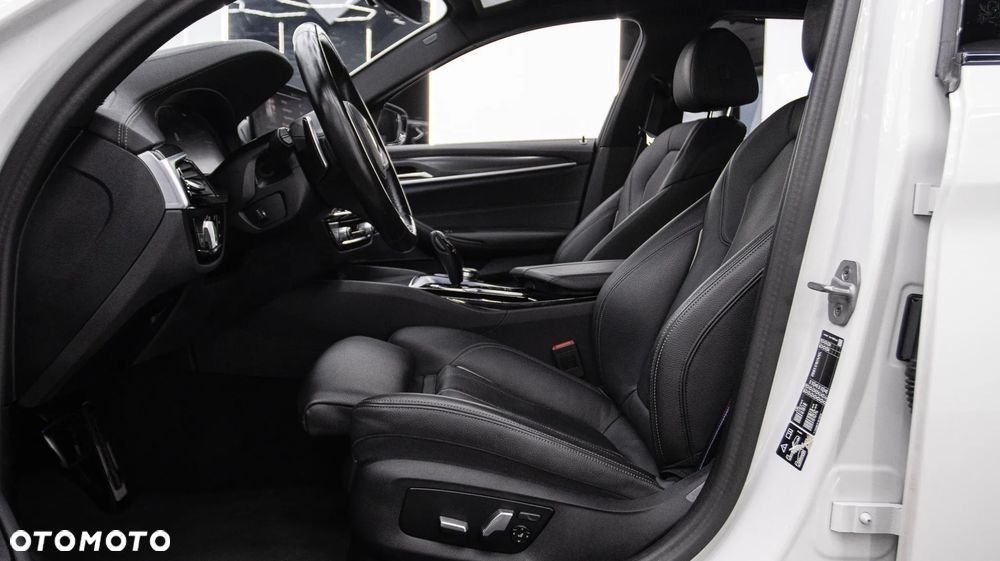 BMW Seria 5 530i xDrive mHEV M Sport sport - 19