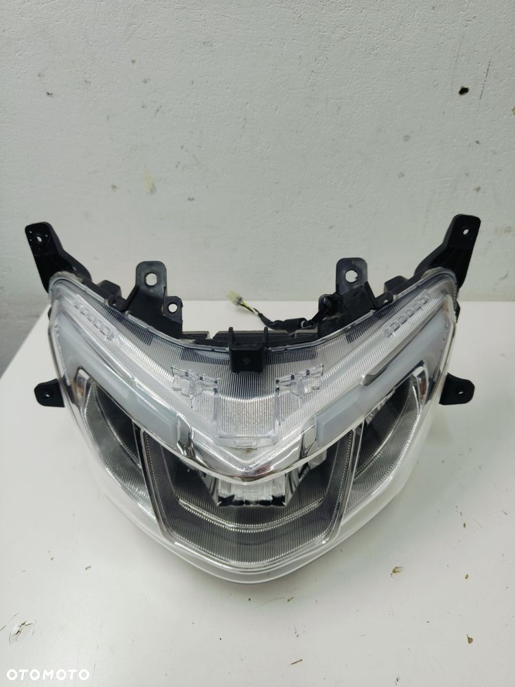 Reflektor Suzuki Burgman  Street 125  (23-25)r - 1