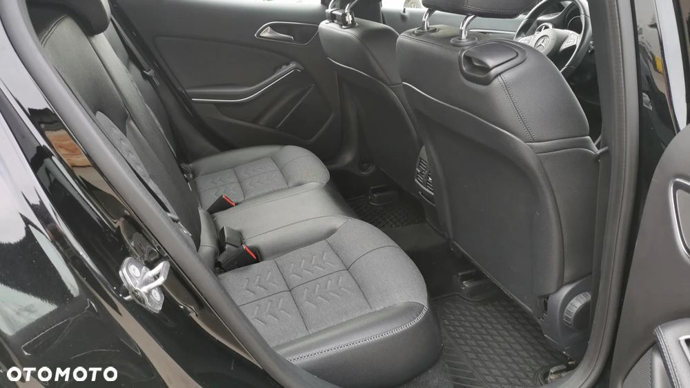 Mercedes-Benz GLA 180 7G-DCT Style - 25