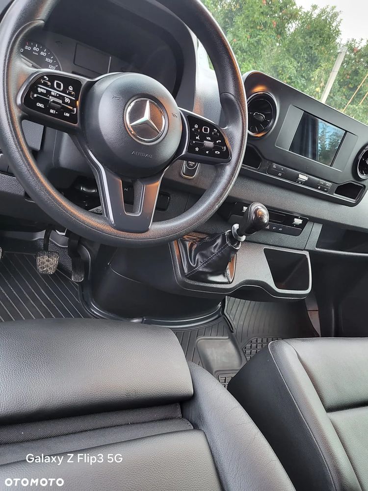 Mercedes-Benz Sprinter - 13
