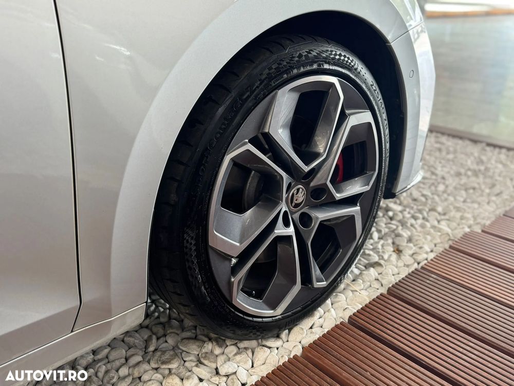 Skoda Octavia 2.0 TSI DSG RS Plus - 7